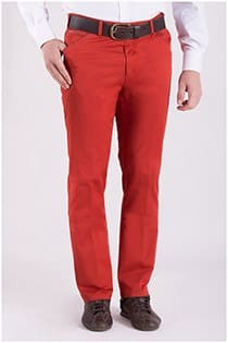 Elastische chino broek van Plusman.