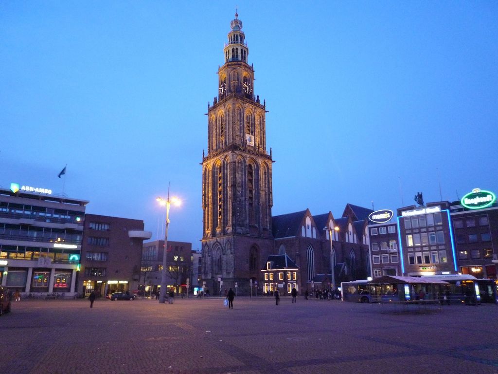 Grote markt en Martinitoren in Groningen Grote maten herenkleding Groningen